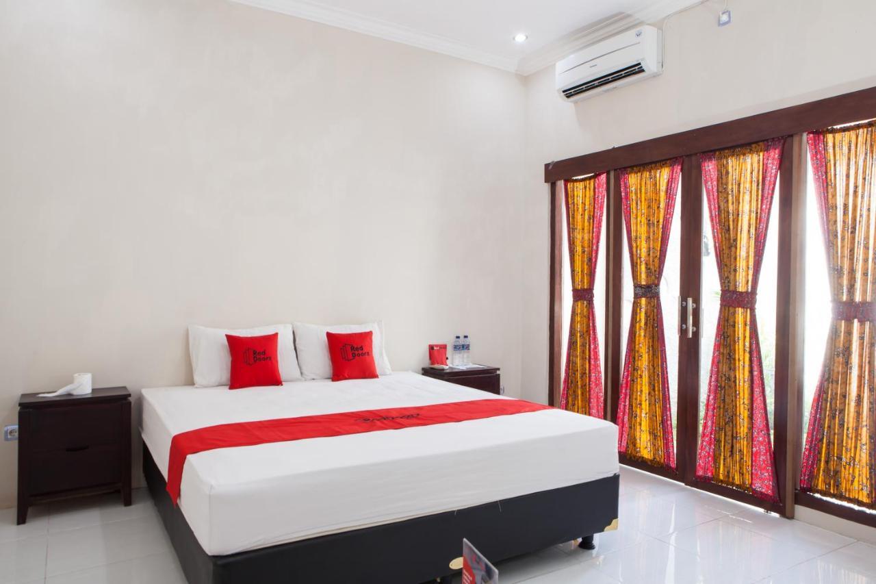 Reddoorz Plus Near Mall Roxy Banyuwangi 外南梦 外观 照片