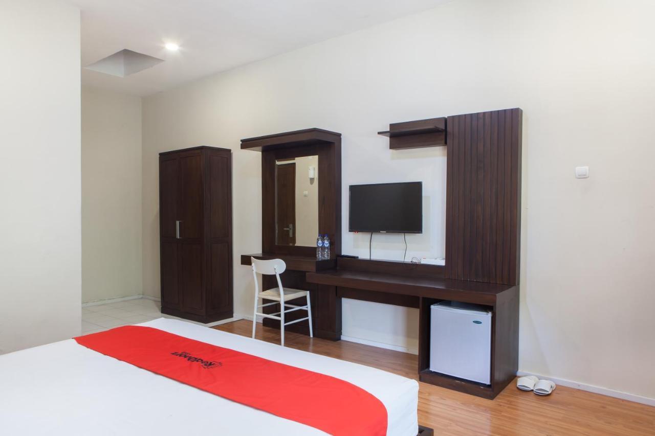 Reddoorz Plus Near Mall Roxy Banyuwangi 外南梦 外观 照片