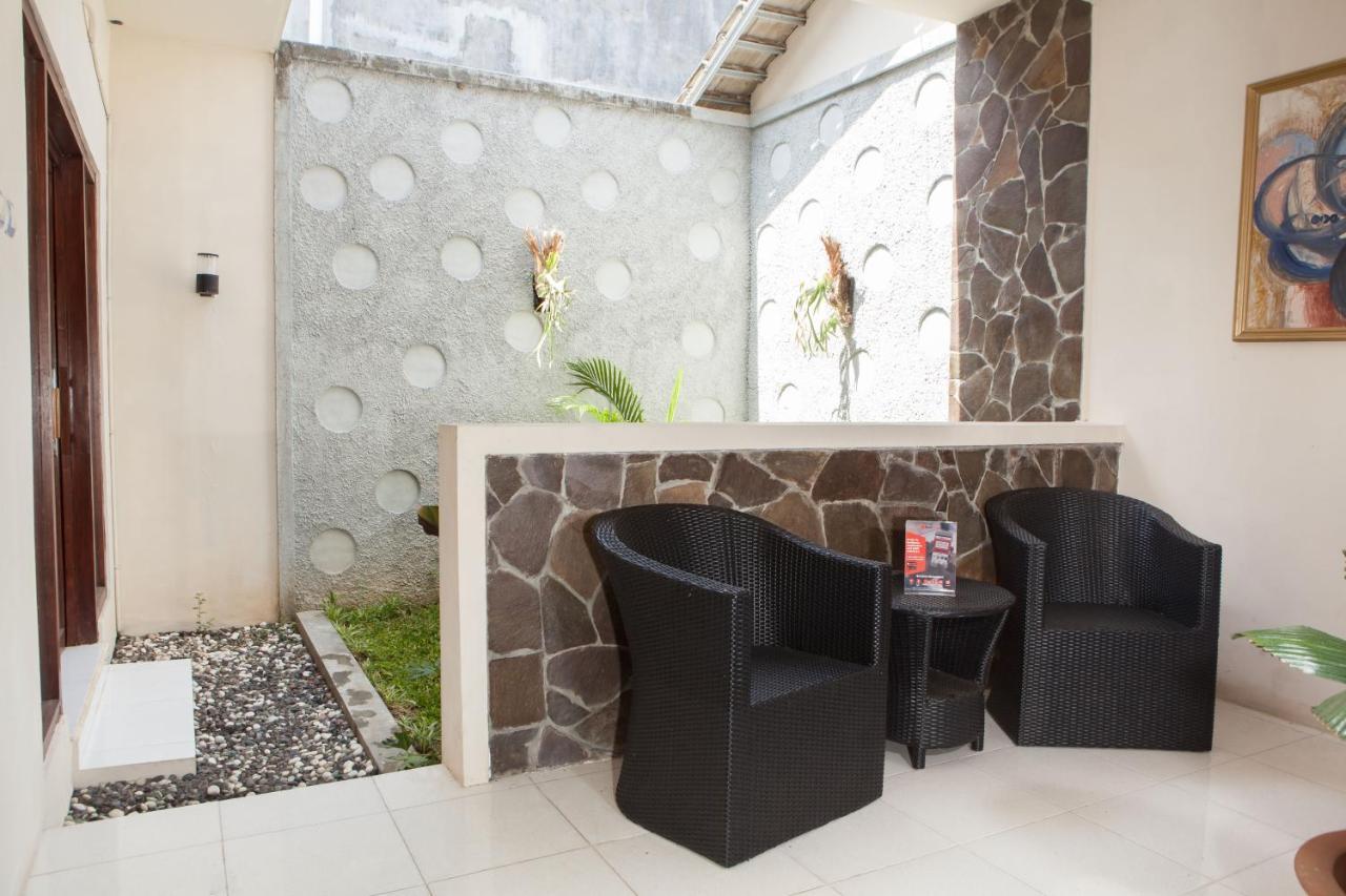 Reddoorz Plus Near Mall Roxy Banyuwangi 外南梦 外观 照片
