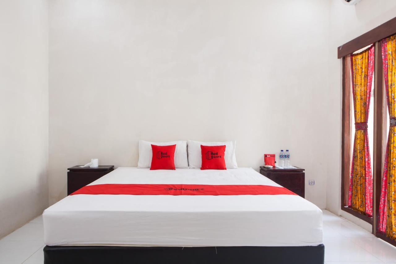 Reddoorz Plus Near Mall Roxy Banyuwangi 外南梦 外观 照片