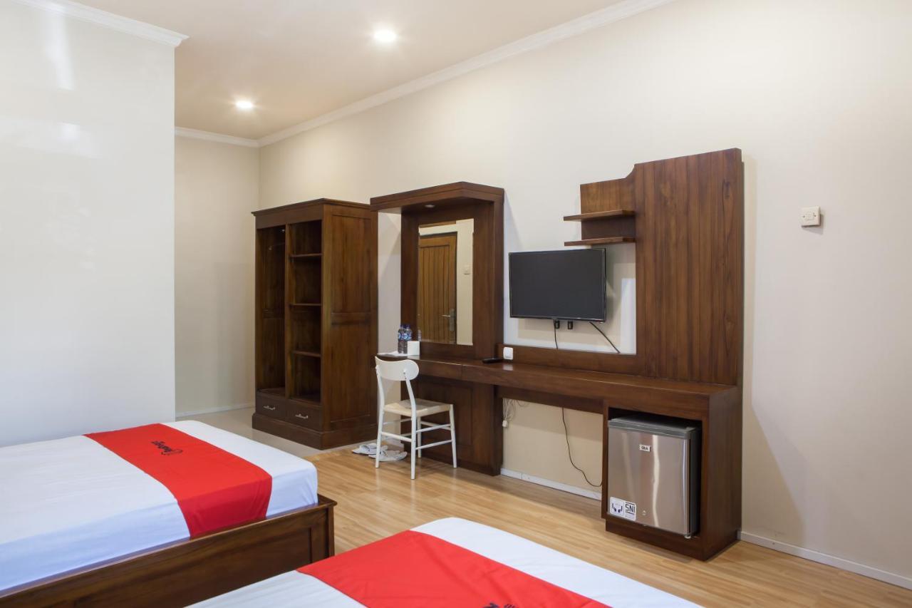 Reddoorz Plus Near Mall Roxy Banyuwangi 外南梦 外观 照片