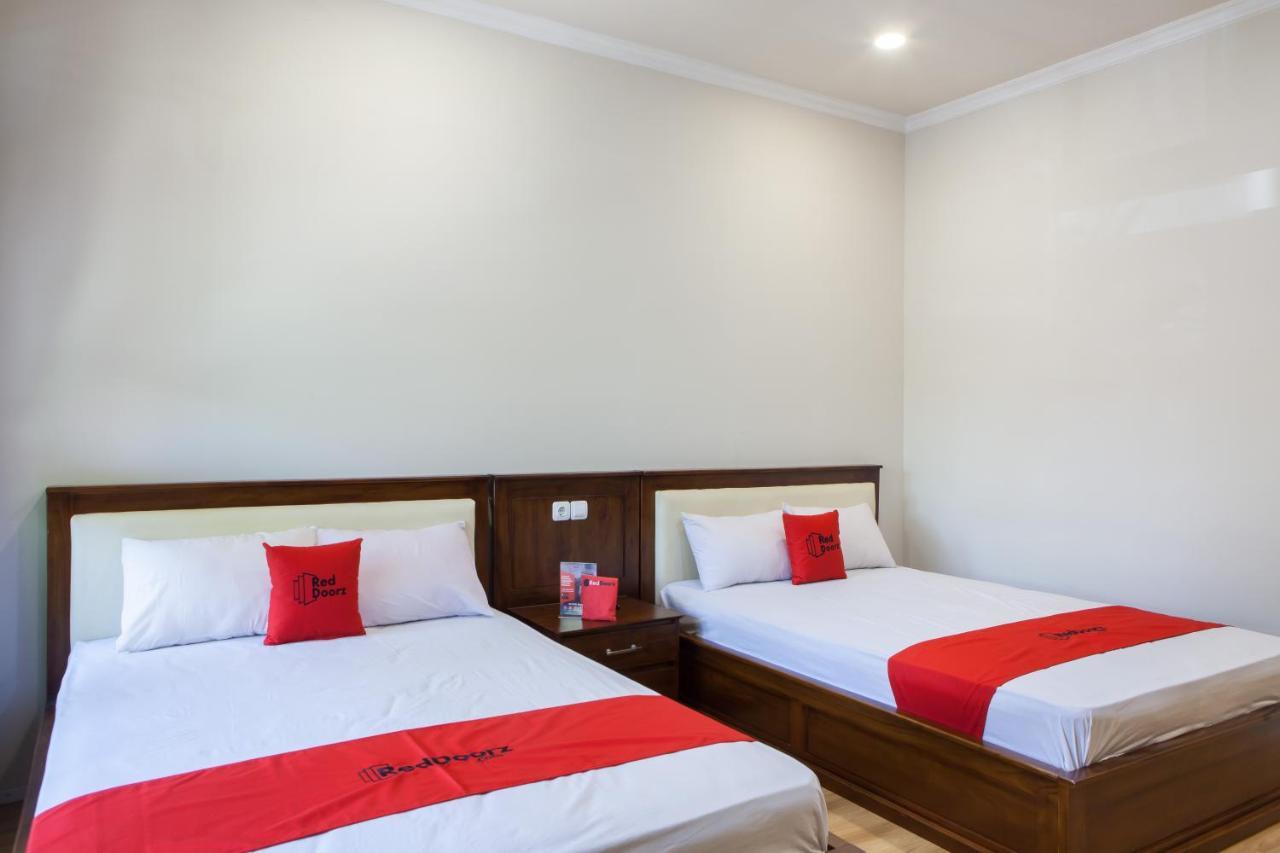 Reddoorz Plus Near Mall Roxy Banyuwangi 外南梦 外观 照片