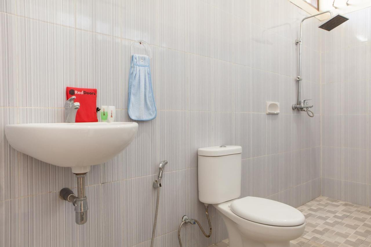 Reddoorz Plus Near Mall Roxy Banyuwangi 外南梦 外观 照片