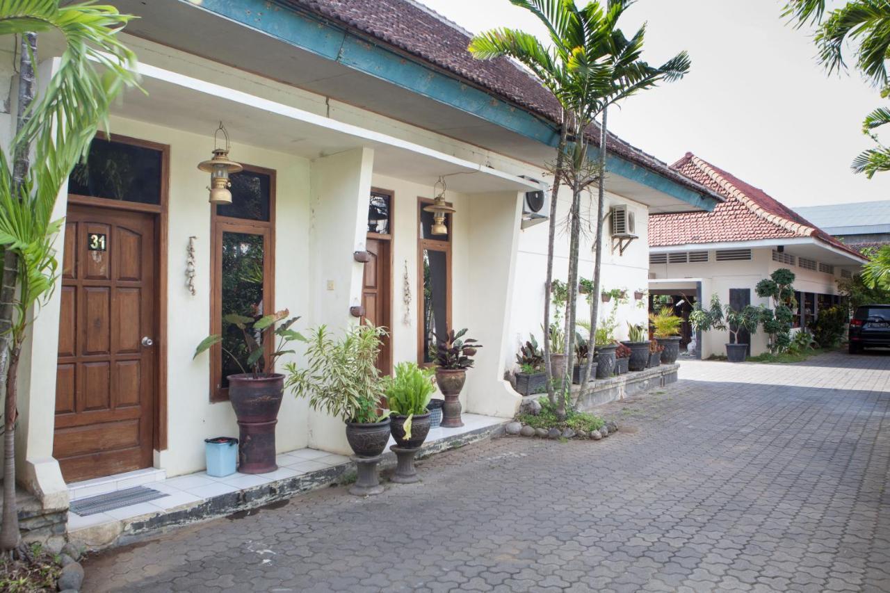 Reddoorz Plus Near Mall Roxy Banyuwangi 外南梦 外观 照片