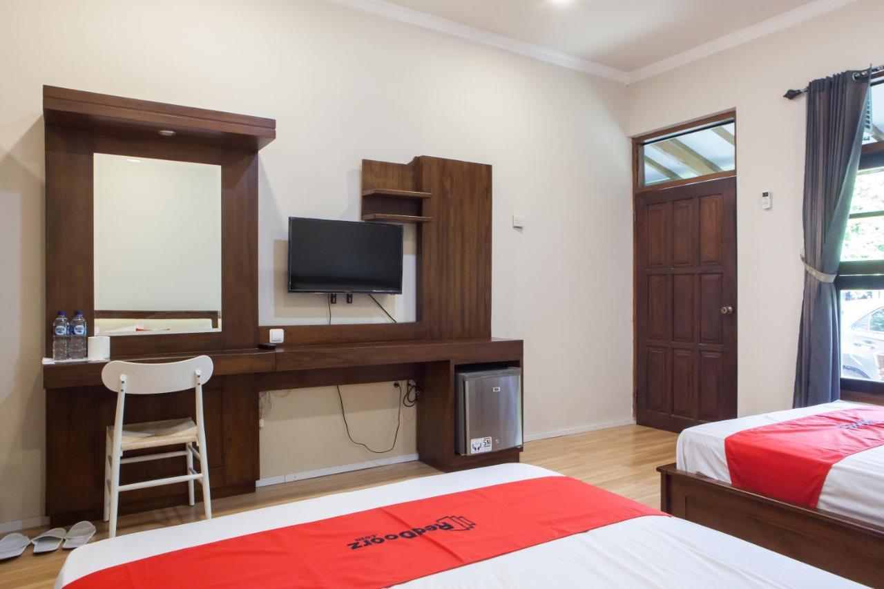 Reddoorz Plus Near Mall Roxy Banyuwangi 外南梦 外观 照片