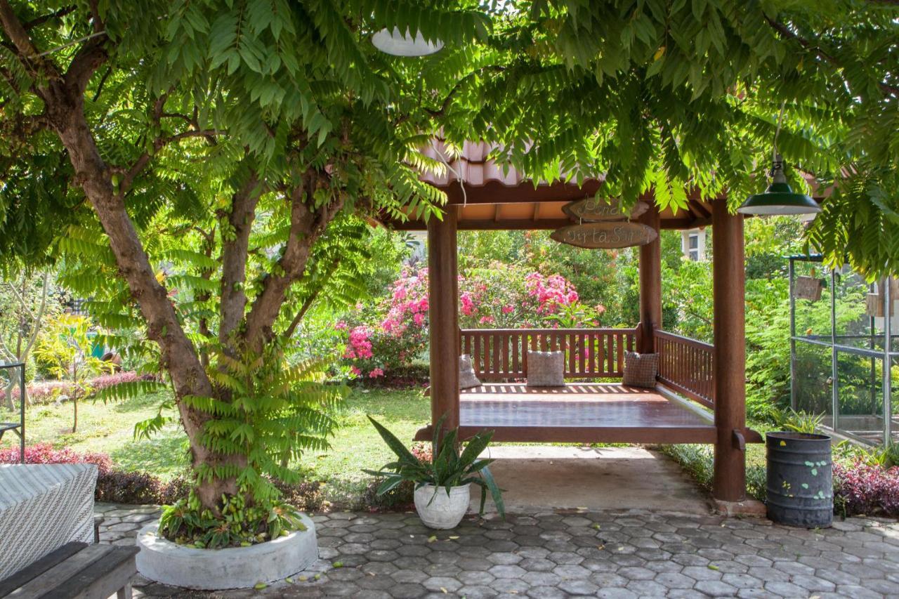 Reddoorz Plus Near Mall Roxy Banyuwangi 外南梦 外观 照片