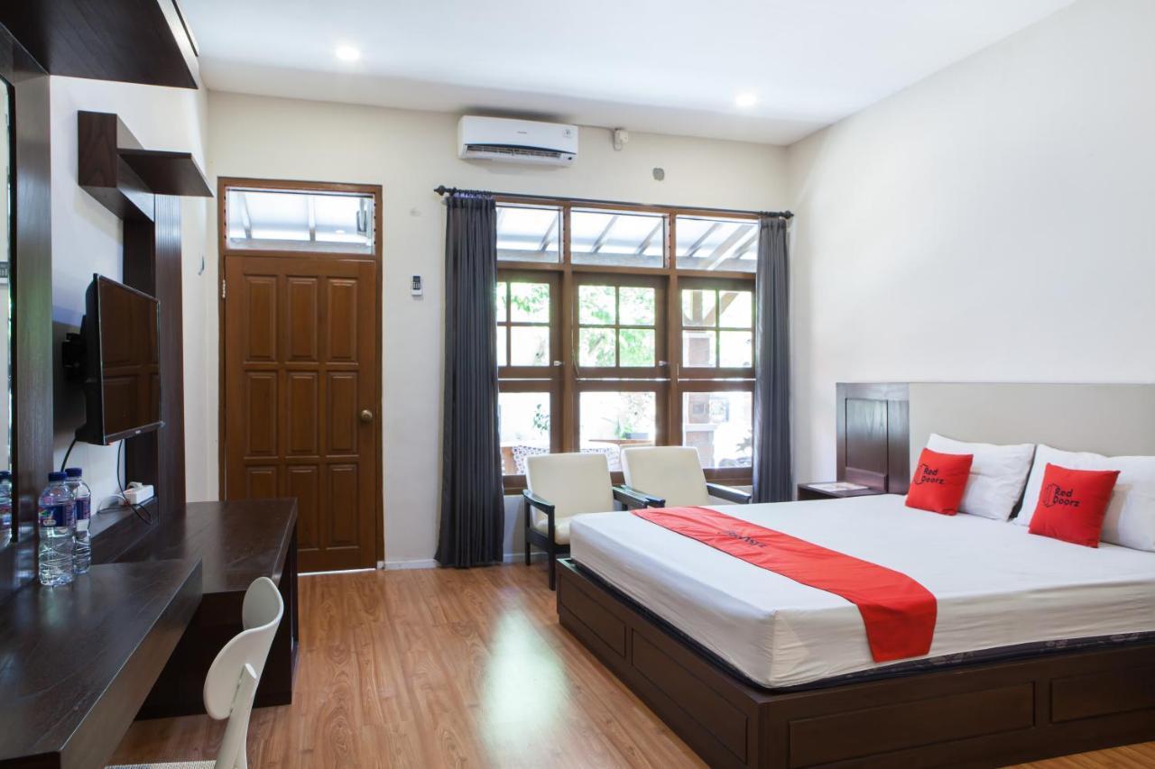 Reddoorz Plus Near Mall Roxy Banyuwangi 外南梦 外观 照片