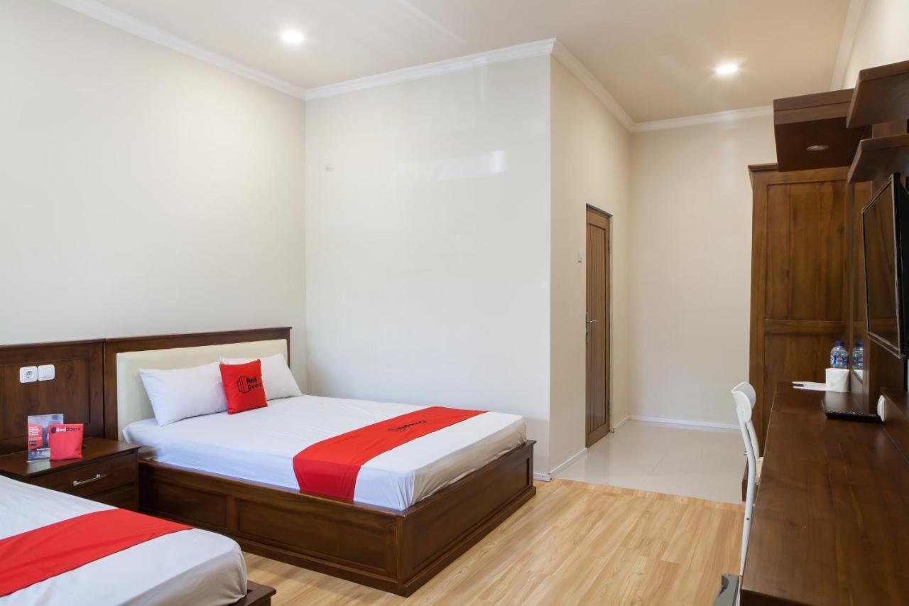 Reddoorz Plus Near Mall Roxy Banyuwangi 外南梦 外观 照片